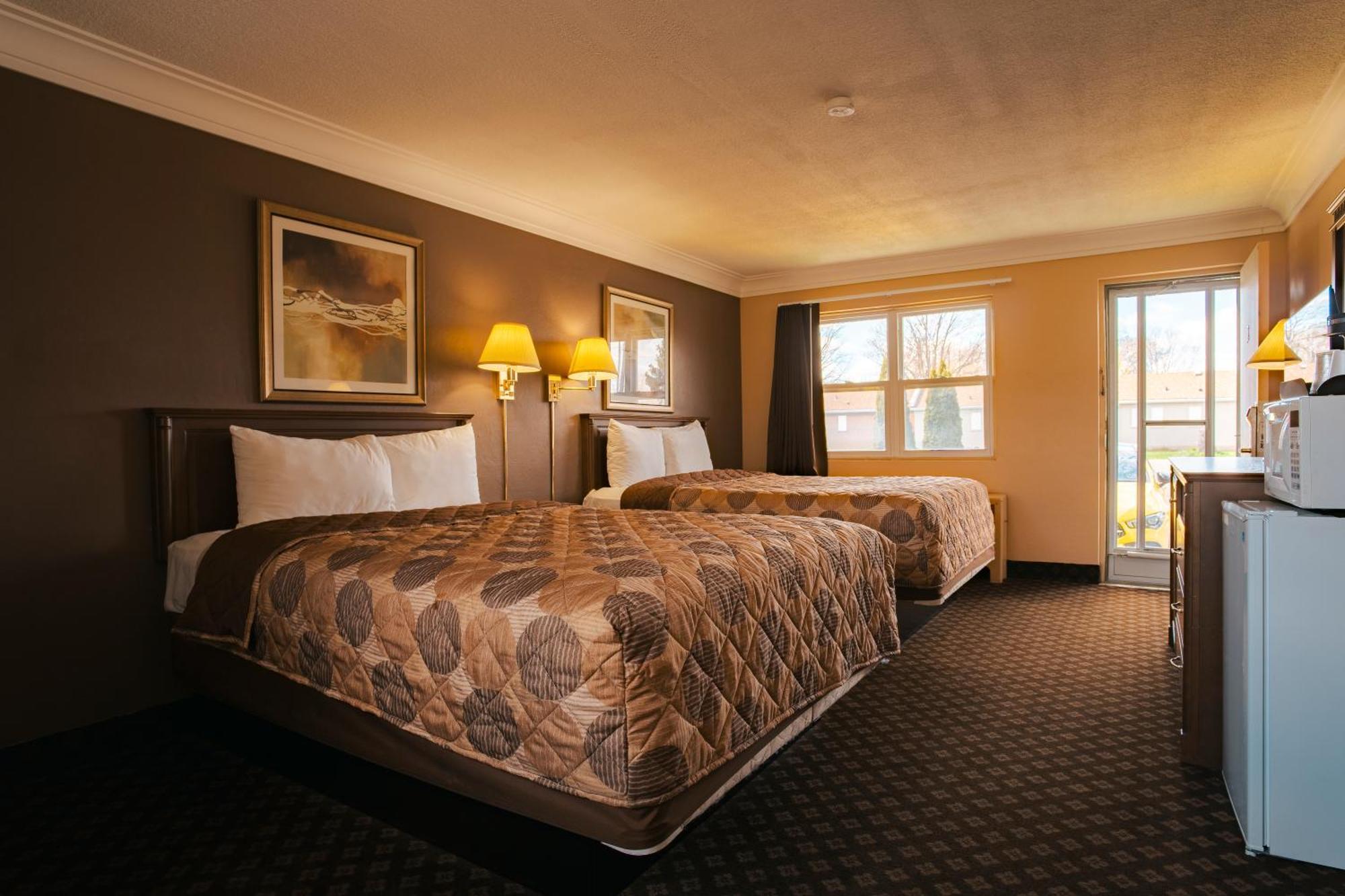 Faulds Motel Сарния Экстерьер фото